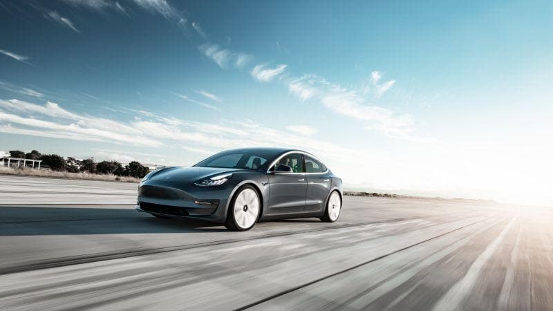 Tesla bietet Leasing-Optionen für Model 3 an; Rückläufer kommen im „Tesla Network“ zum Einsatz