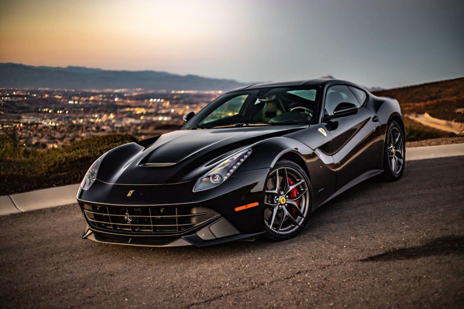 Ferrari: Vor 2025 ist nicht mit vollelektrifiziertem Sportwagen zu rechnen