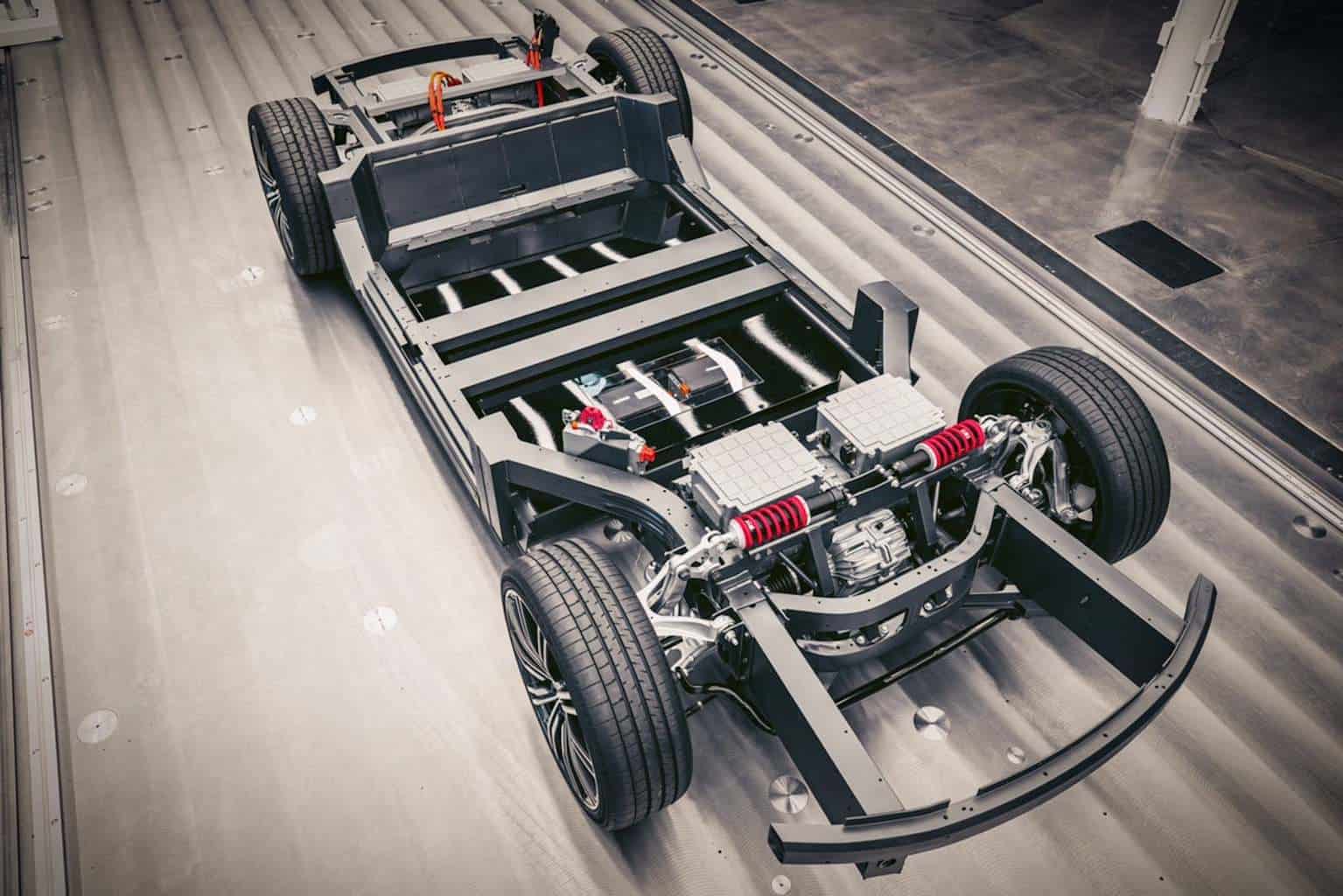 Allrad und mehr als 1000 PS: Karma verrät Details zu E-Flex-Plattform