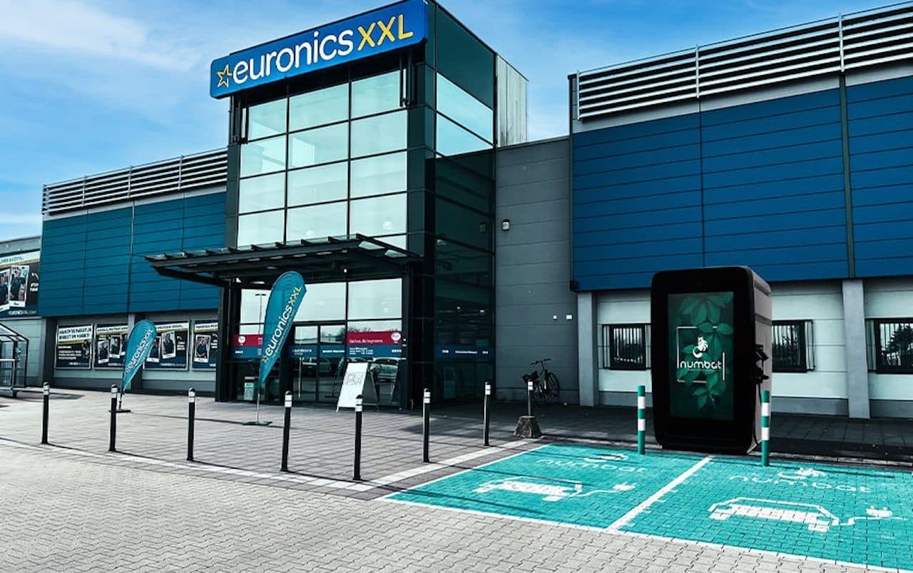 Euronics installiert flächendeckend 300-kW-Schnelllader