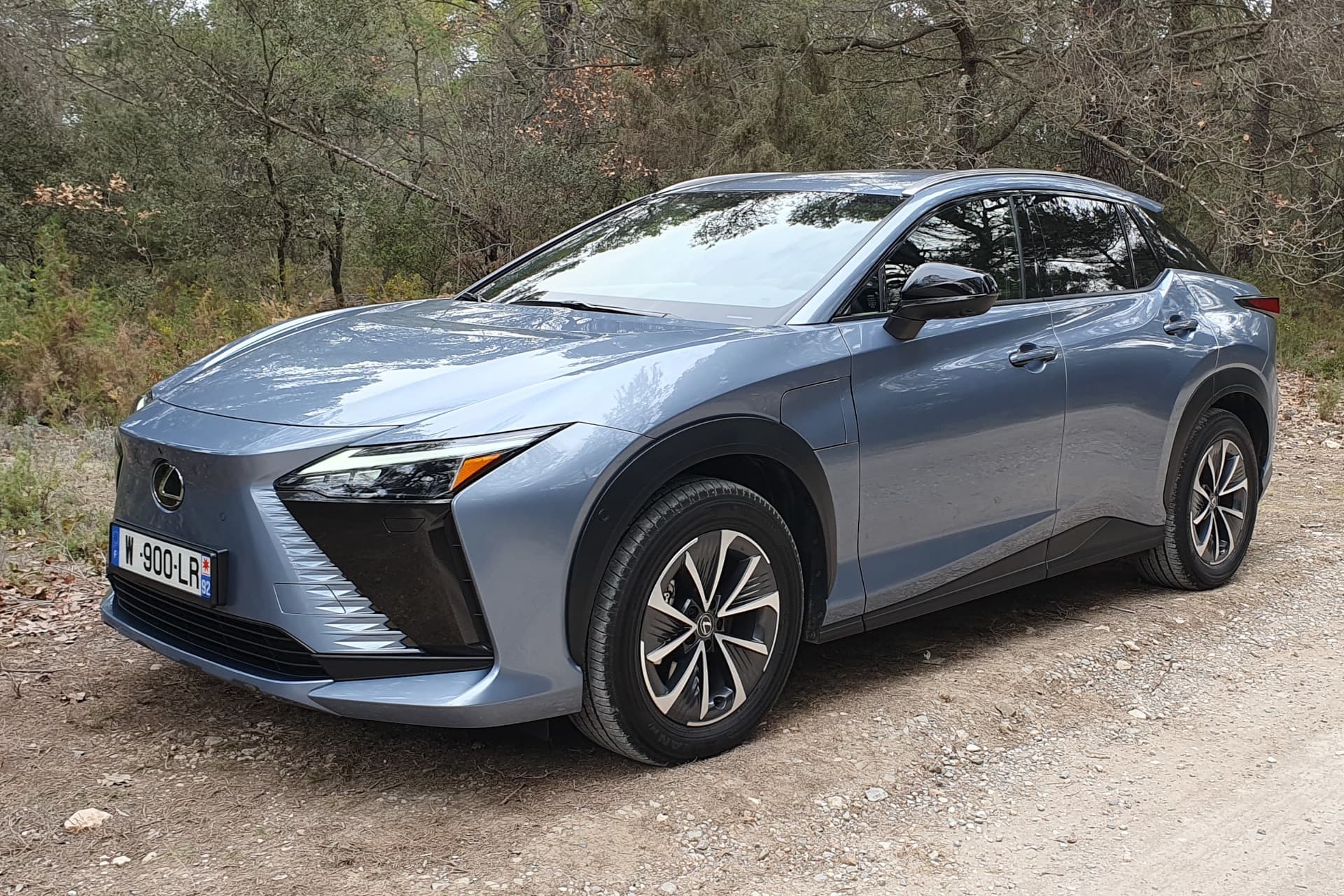 Lexus RZ 450e im Test: Fahren mit Strom, lenken mit Strom