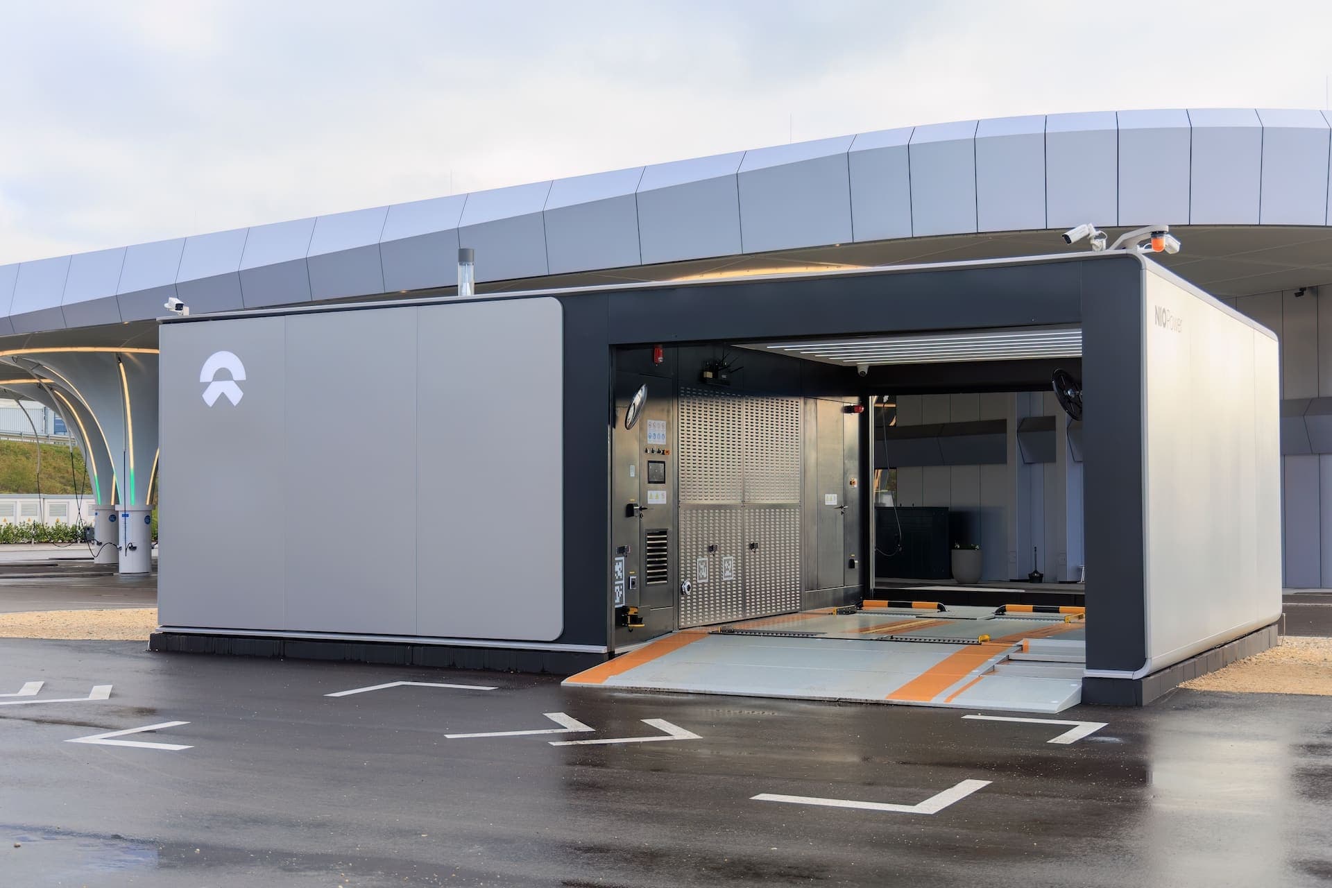 Cover Image for Nio-Wechselstationen stabilisieren nun Schwedens Stromnetz mit