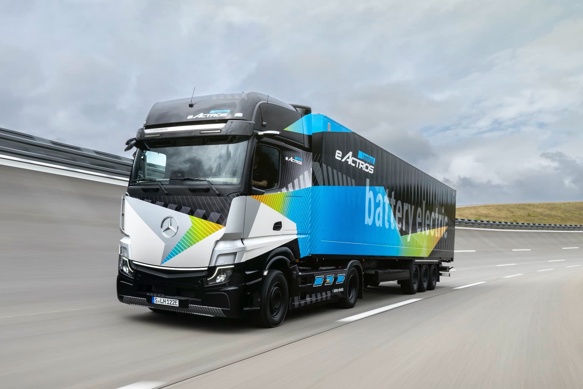 Daimler Truck stärkt Entwicklung von Elektromotoren für E-Lkw