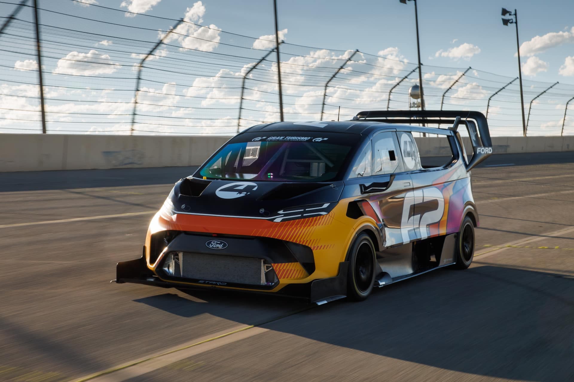 Goodwood Hillclimb: Fords schrulliger Elektro-Super-Van düpiert alle