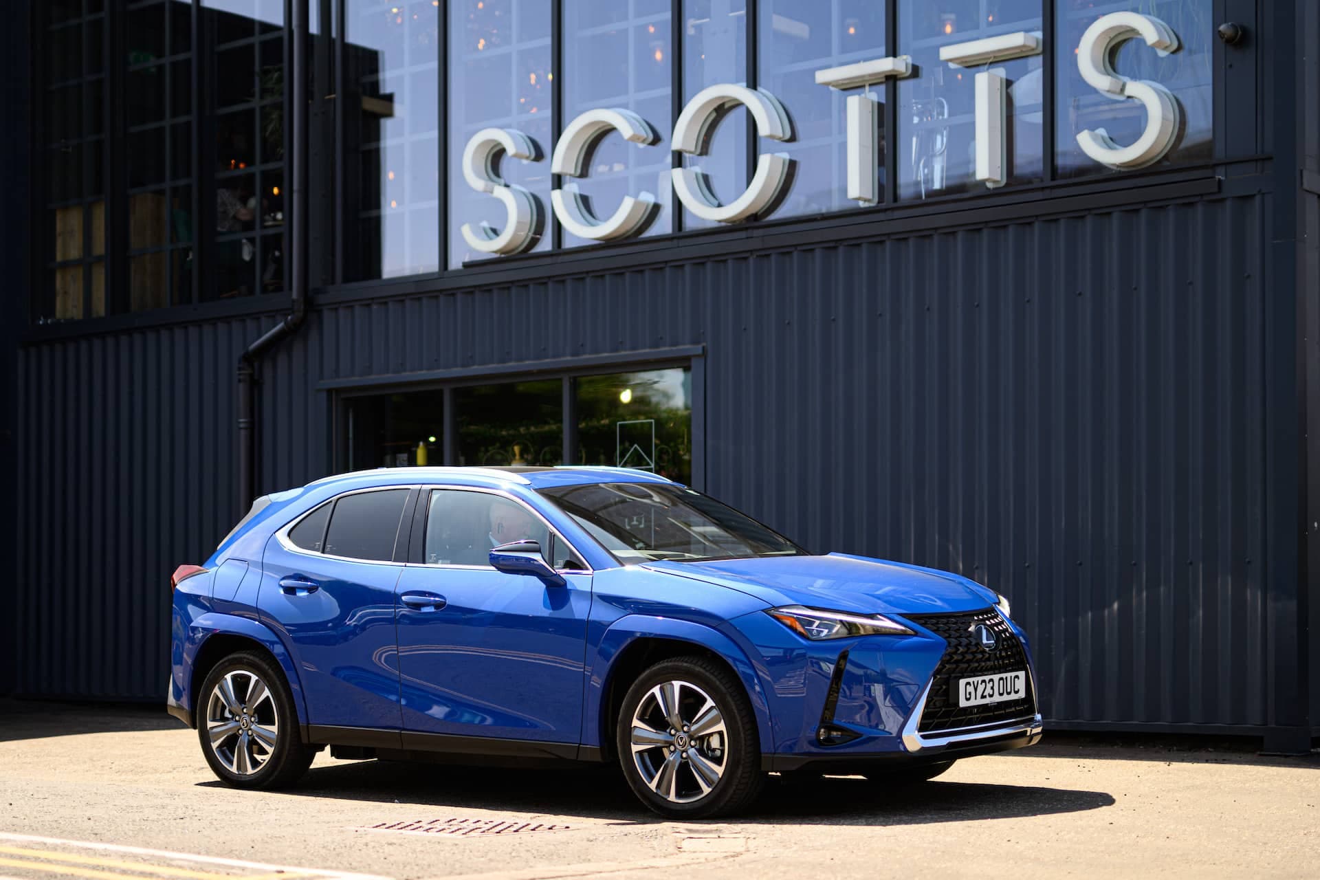 Gut 150 km mehr: Lexus frischt den Elektro-SUV UX 300e auf