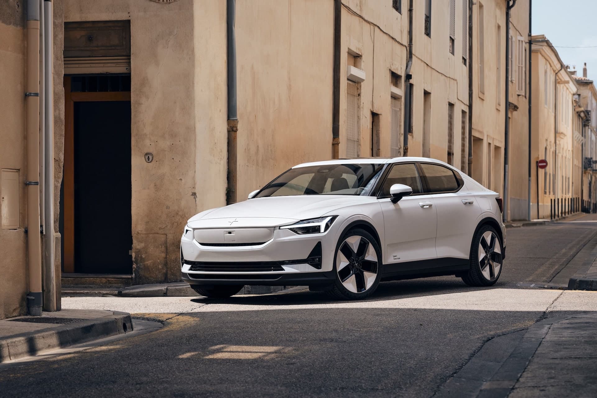 Duell der Facelifts: Tesla Model 3 gegen Polestar 2