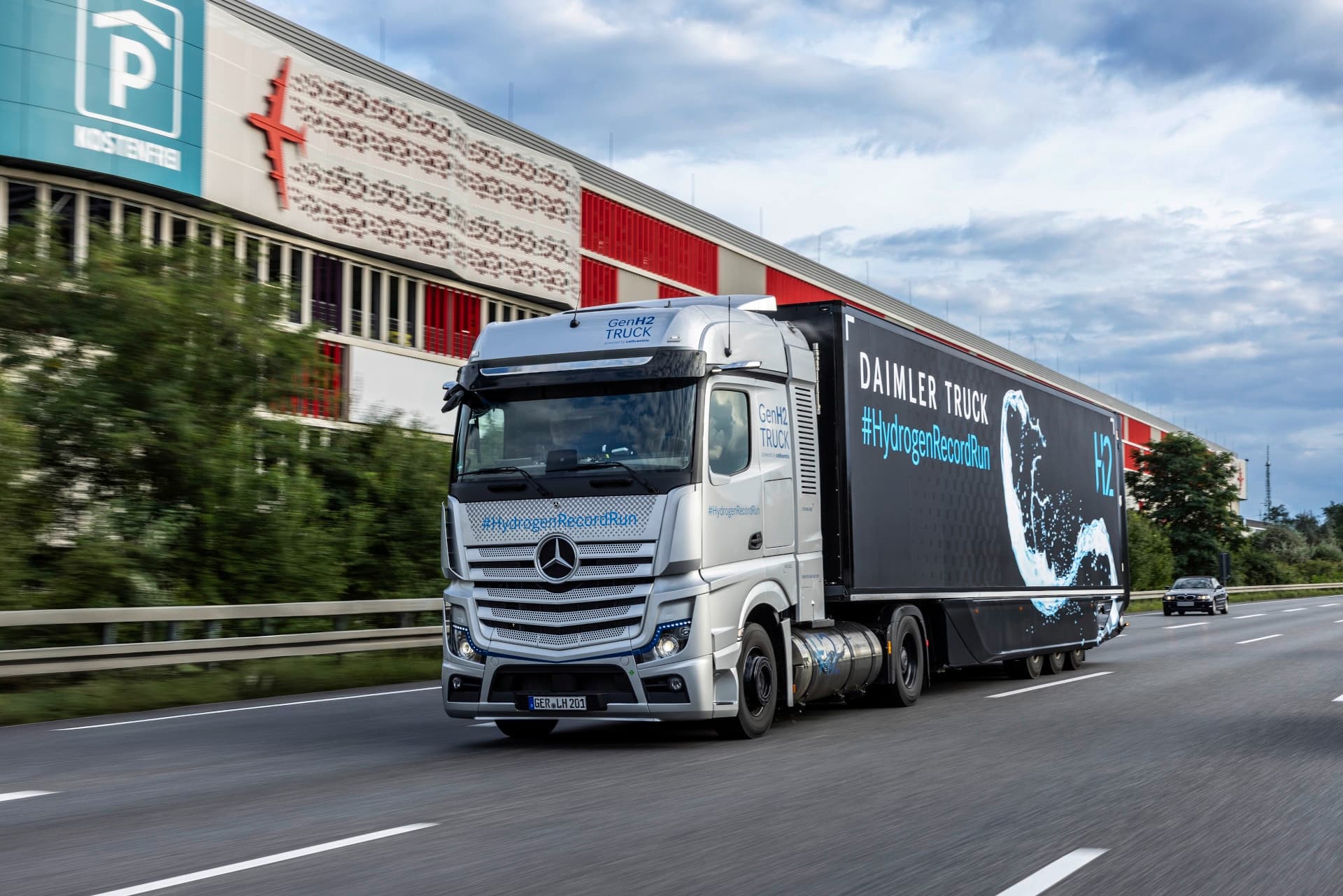 Daimler Truck startet weitere Testphase mit Wasserstoff-Lkw