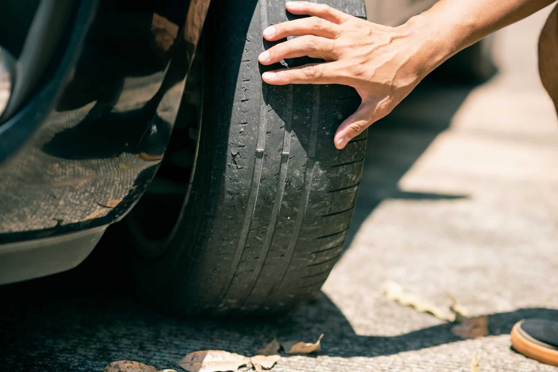 Normale Reifen am E-Auto: Ein teurer Kompromiss