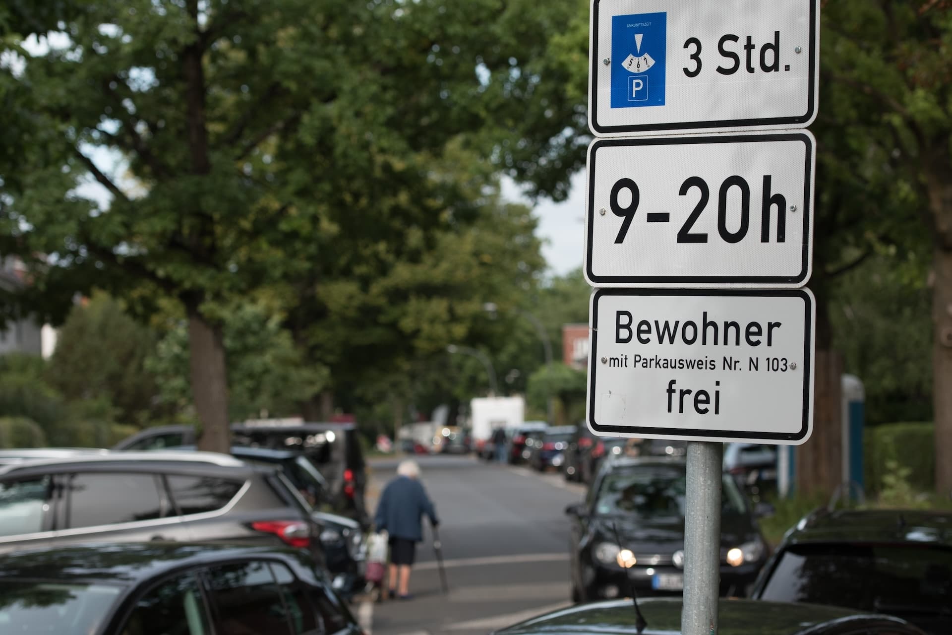 Immer mehr Städte erhöhen Kosten für Anwohnerparkausweise