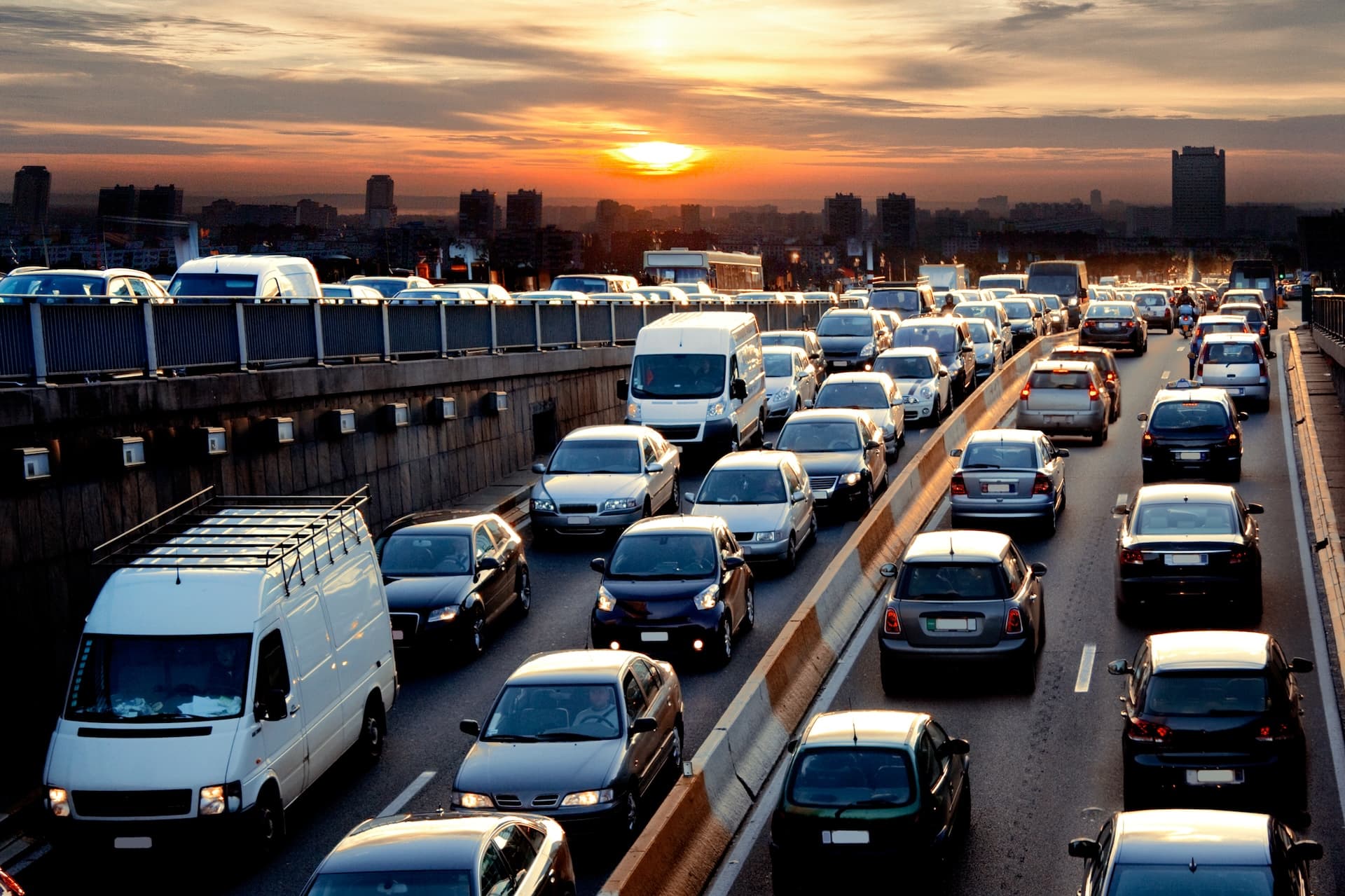So viel kostet privates Autofahren die Welt wirklich