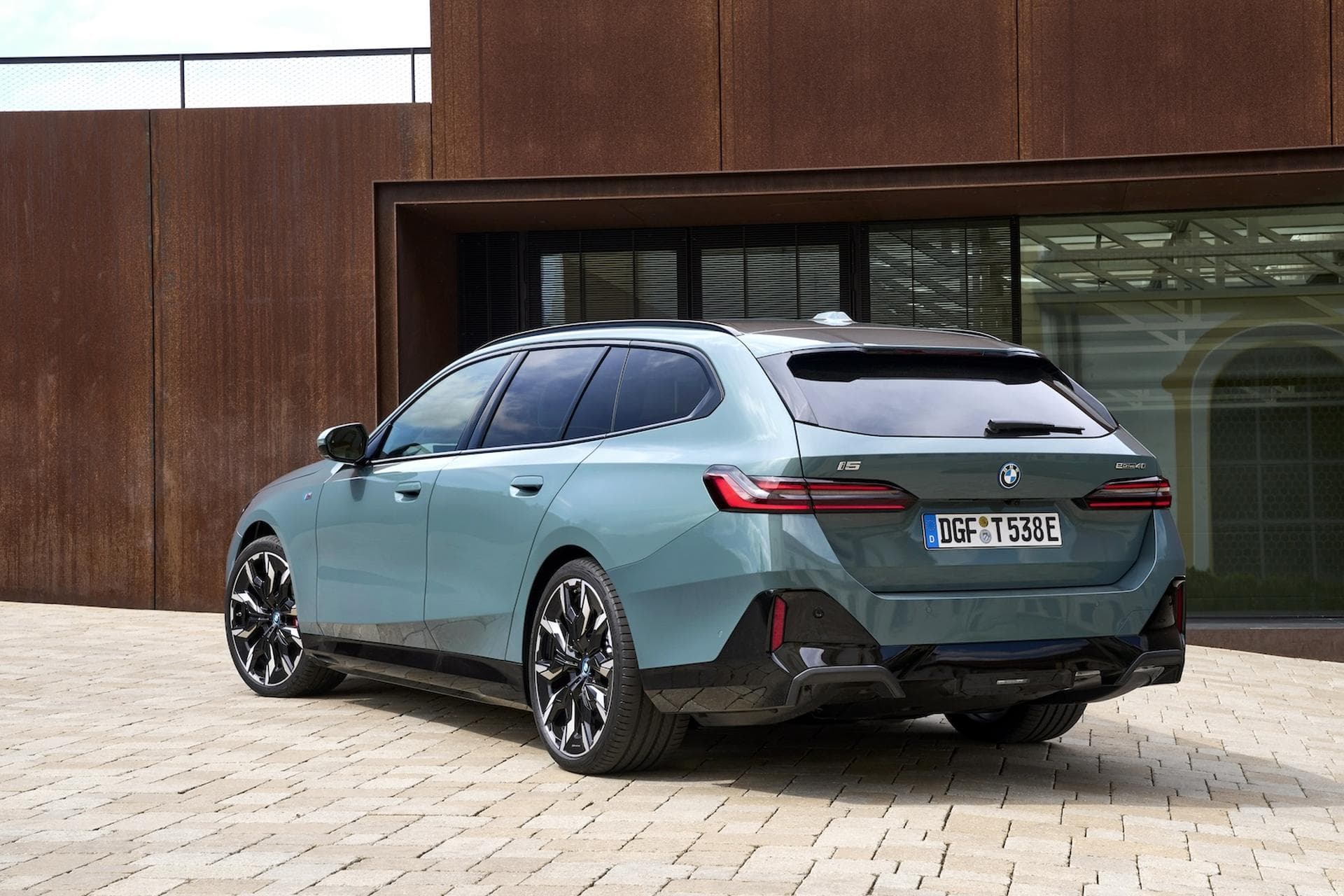 BMW setzt Start des Agenturmodells aus