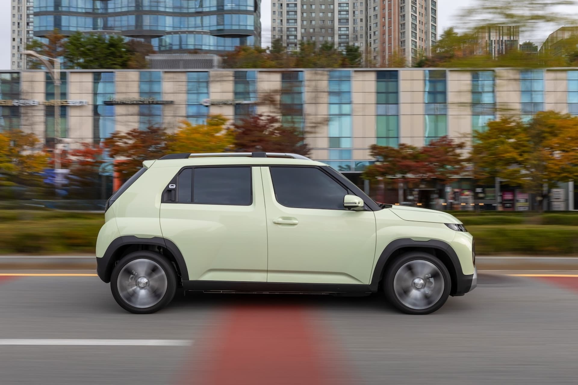 Diese 7 leichten E-Autos schaffen mehr als 300 Kilometer am Stück