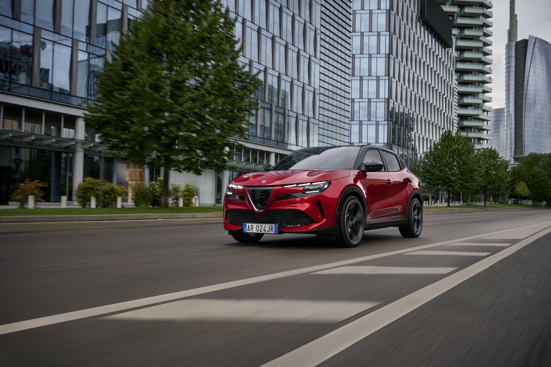 Alfa Romeo Junior Veloce: kompaktes E-SUV ab 48.500 Euro