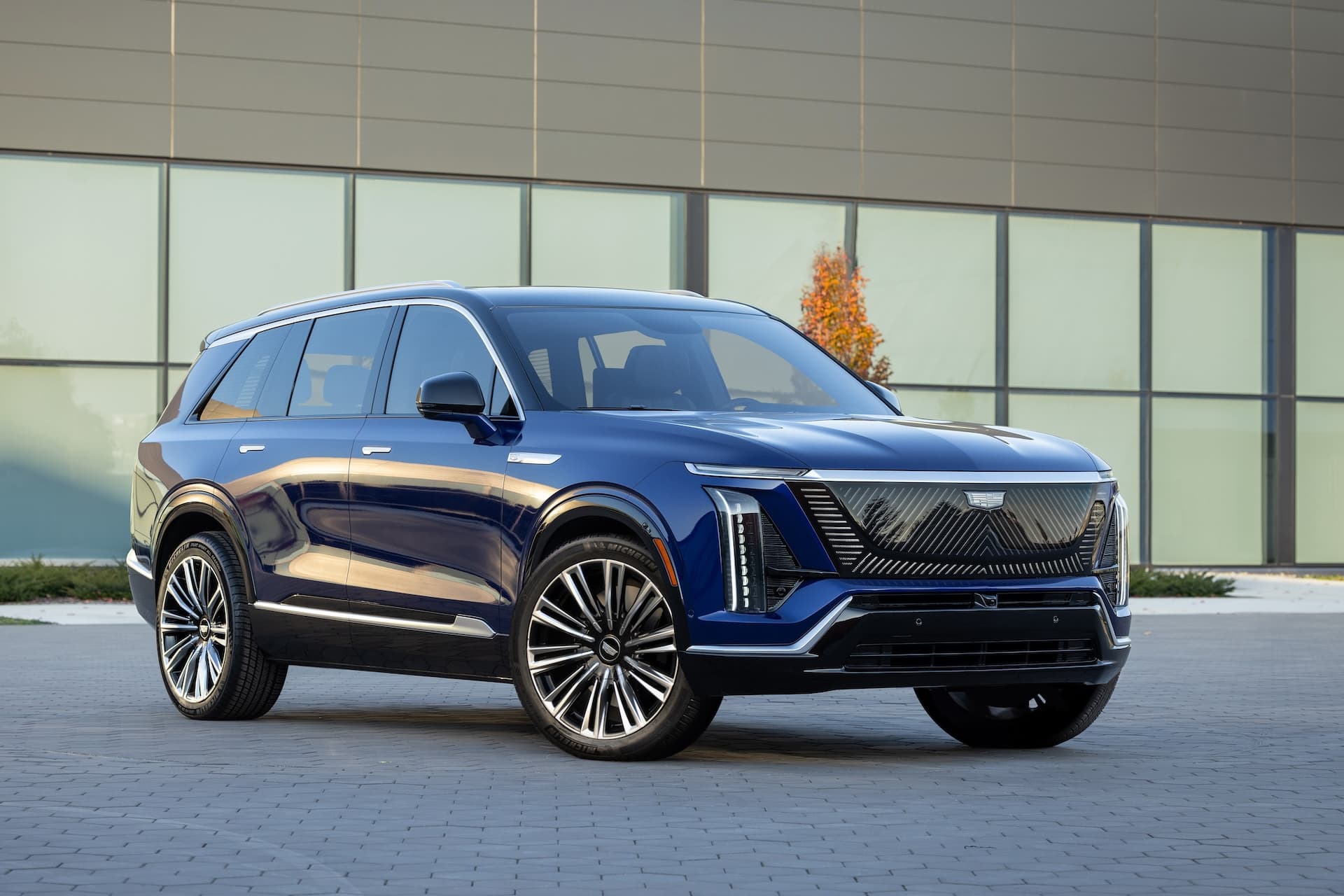 Cadillac: Luxus-Elektro-SUV Vistiq nun auch in Europa bestellbar