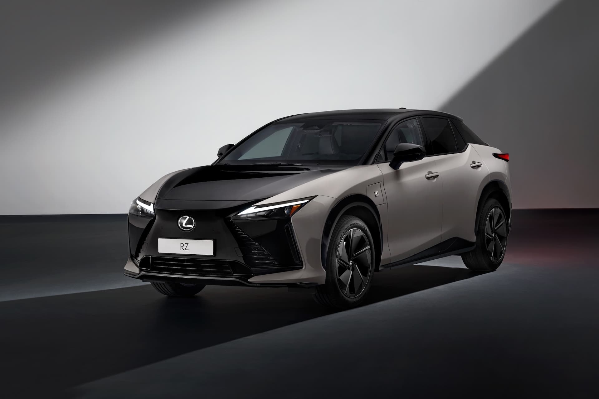 Lexus RZ jetzt mit 100 km mehr Reichweite