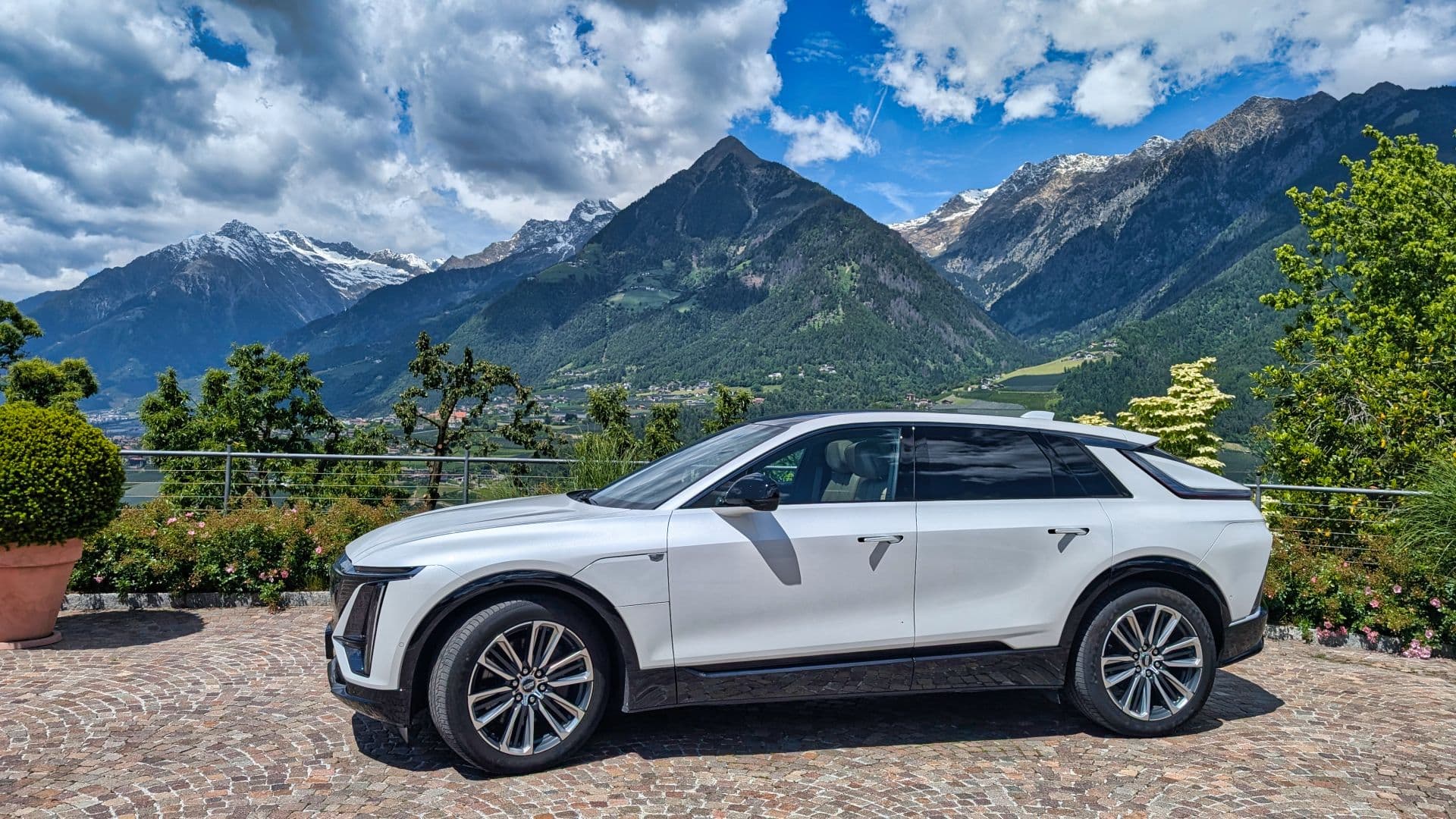 Cadillac Lyriq im Test: Gelassen in der Stadt und den Bergen