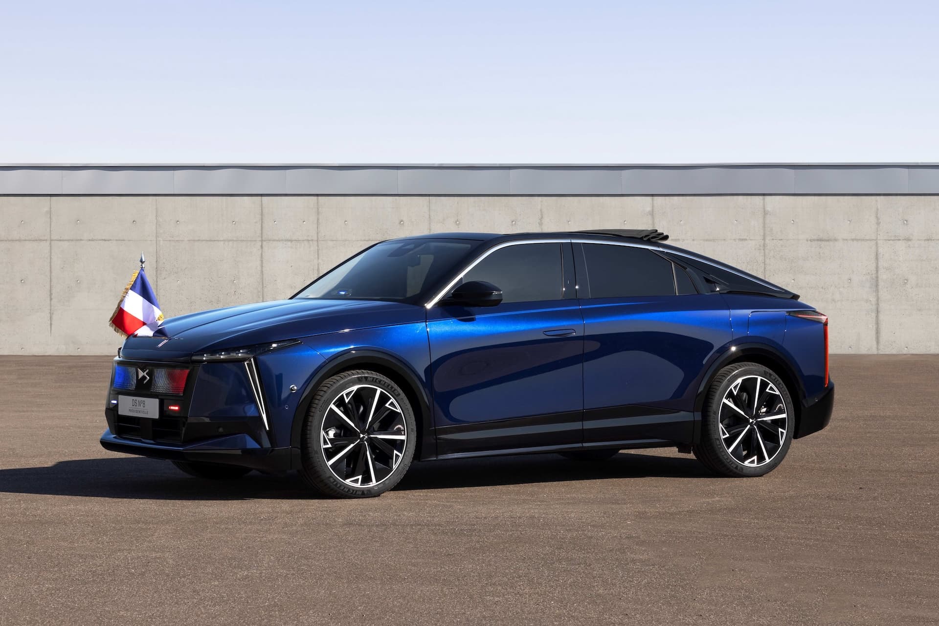 Emmanuel Macron fährt jetzt ein Elektroauto