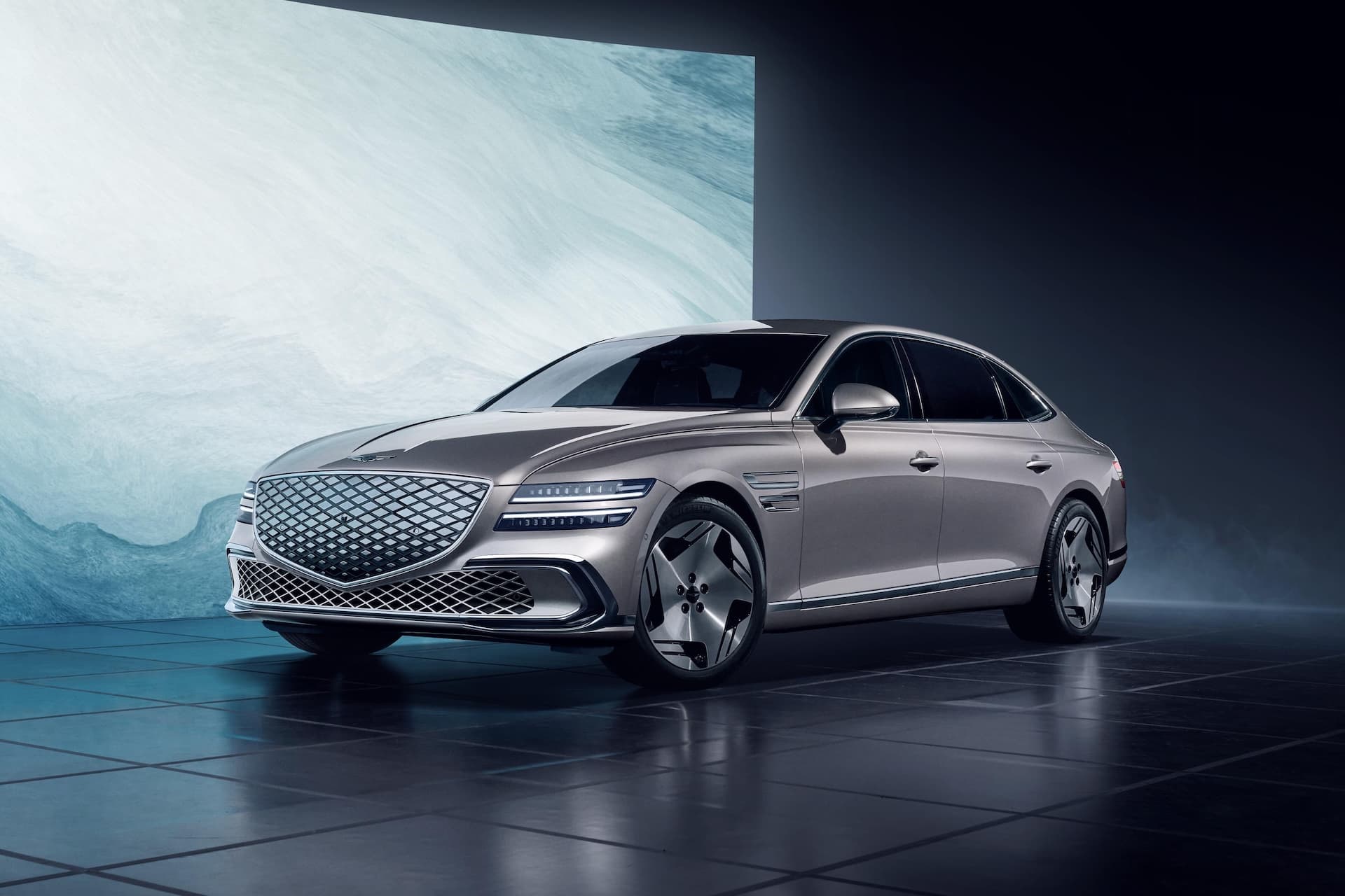 Genesis frischt sein Elektro-Flaggschiff G80 auf