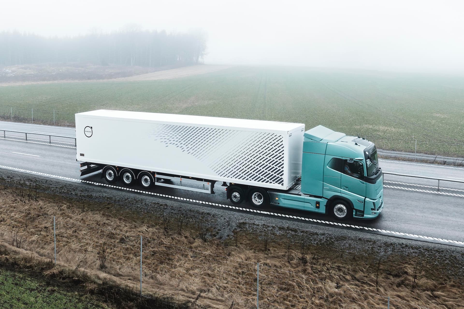 Cover Image for 70 Millionen Euro Förderung für europäisches Megawatt-Ladenetz für E-Lkw