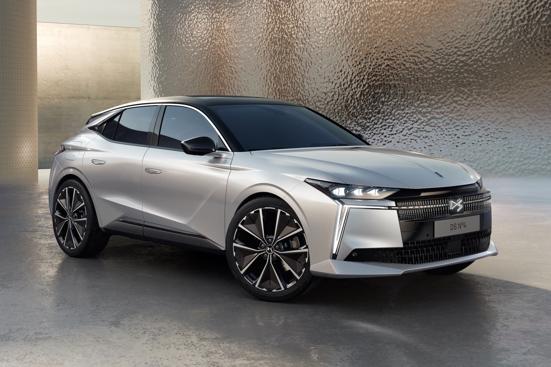 DS preist E-Version des N°4 bei 45.900 Euro ein