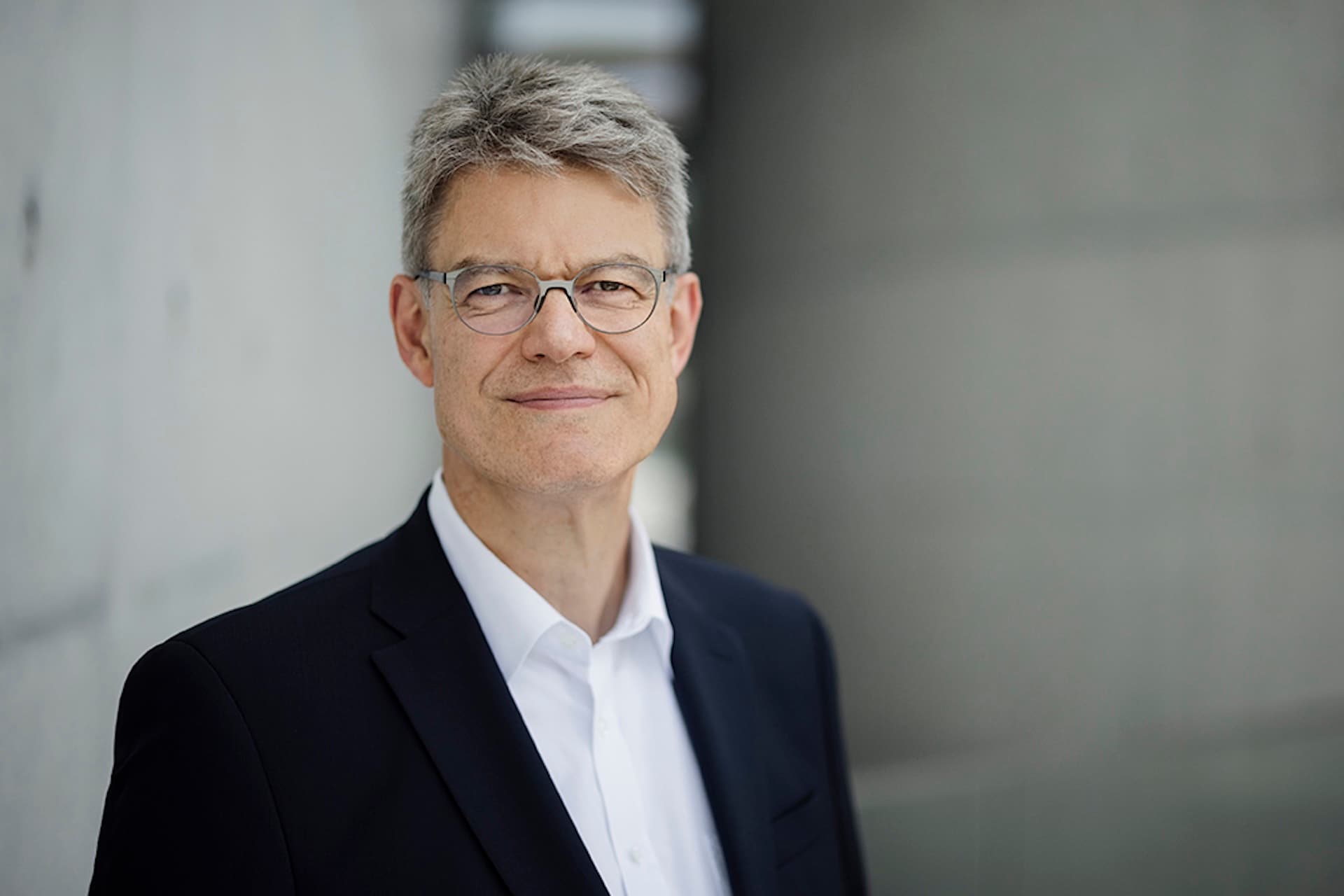 Schnieder fordert „deutliche Verbesserungen“ zu CO₂-Vorgaben
