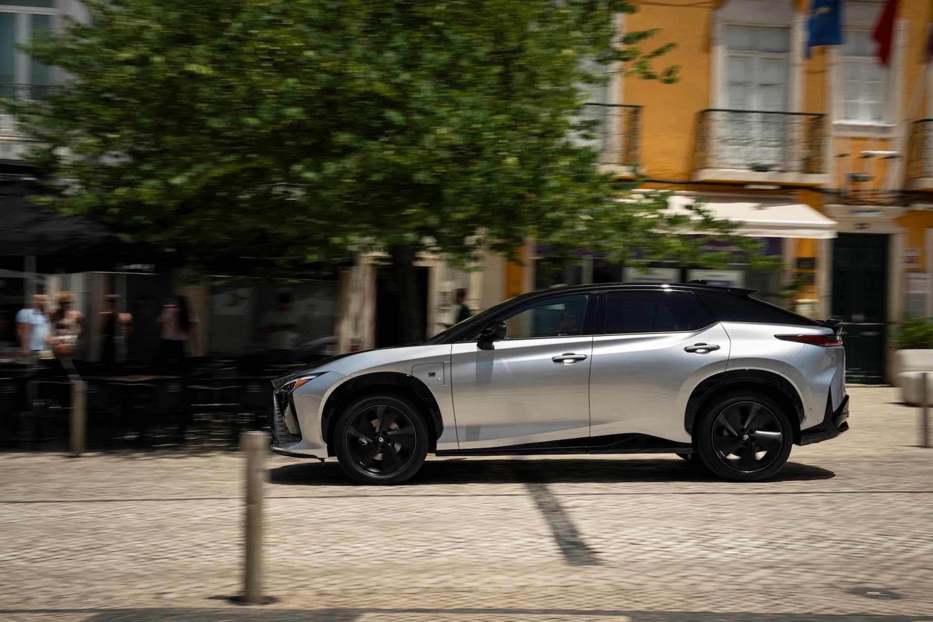 Lexus RZ 550e im Test: Die Zukunft in Händen