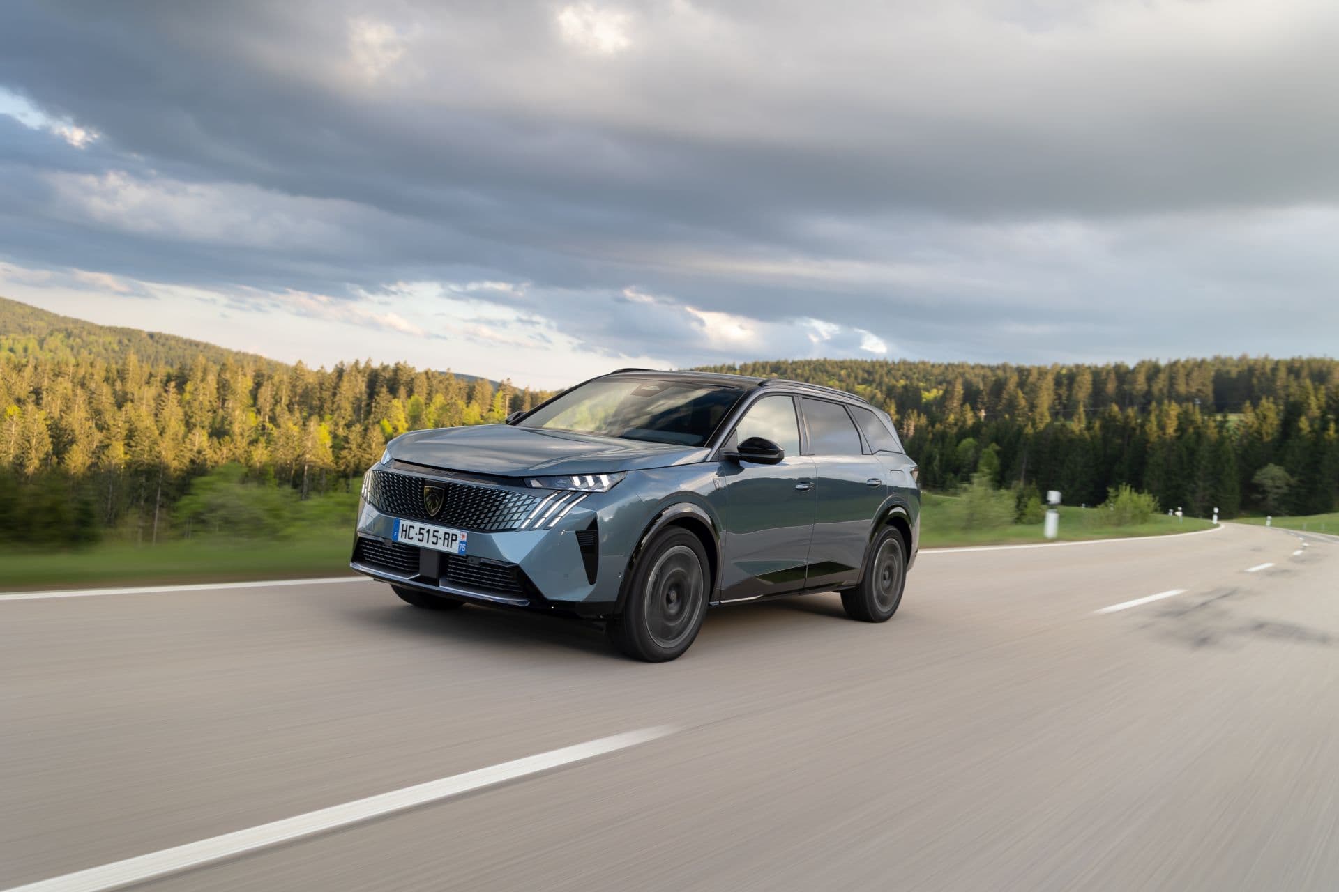 Peugeot bringt Allrad-Versionen für E-3008 und E-5008