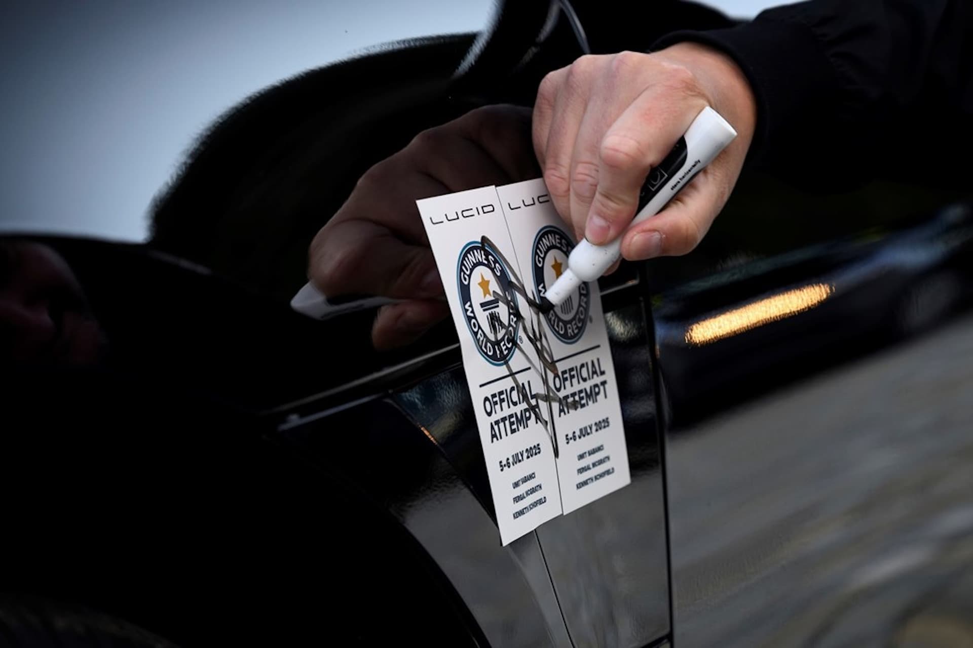 Lucid stellt neuen Guiness-Buch-Rekord mit E-Auto auf