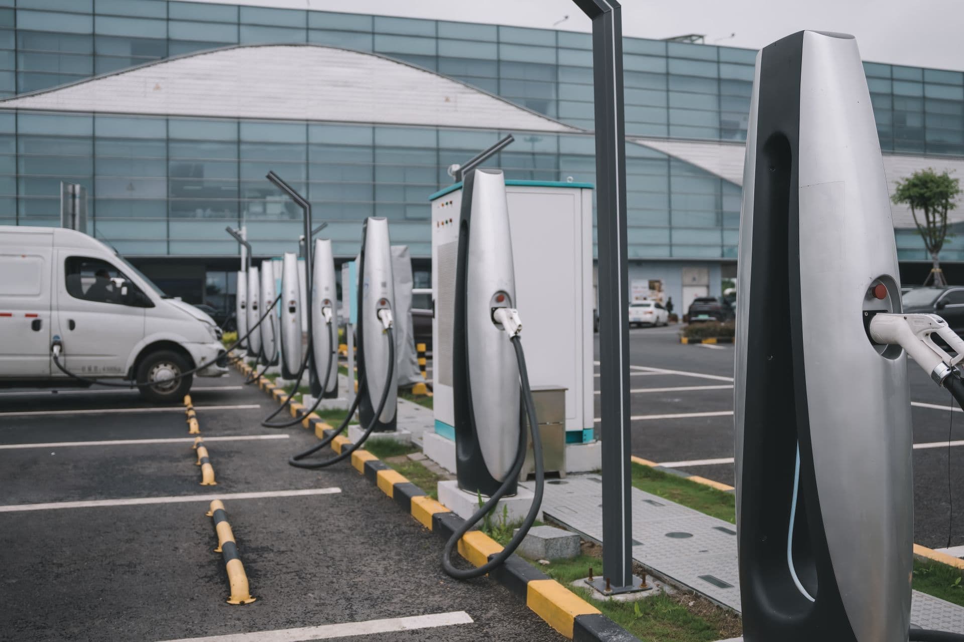 Cover Image for Avori bringt Tempo in Ladeprojekte für Unternehmen