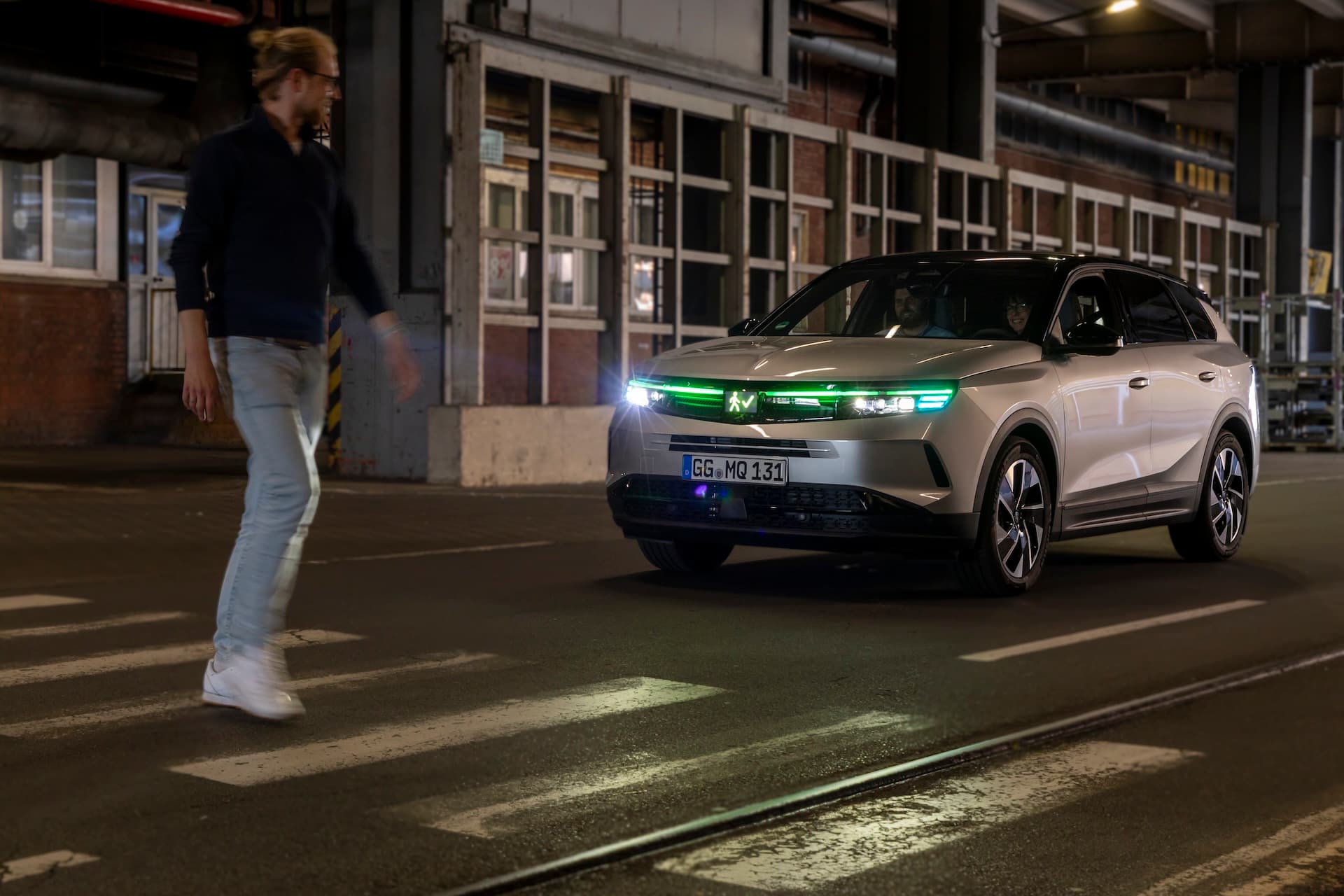 „Lightshow“ für Fußgänger: Wie Opel autonomes Fahren sicherer machen will