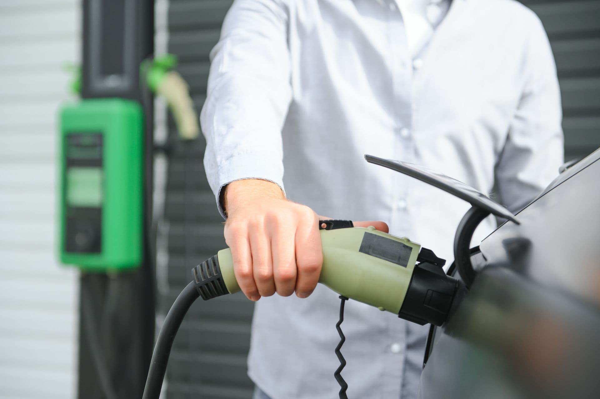 Cover Image for Umfrage: Elektrifizierung bleibt Chefsache im Fuhrpark