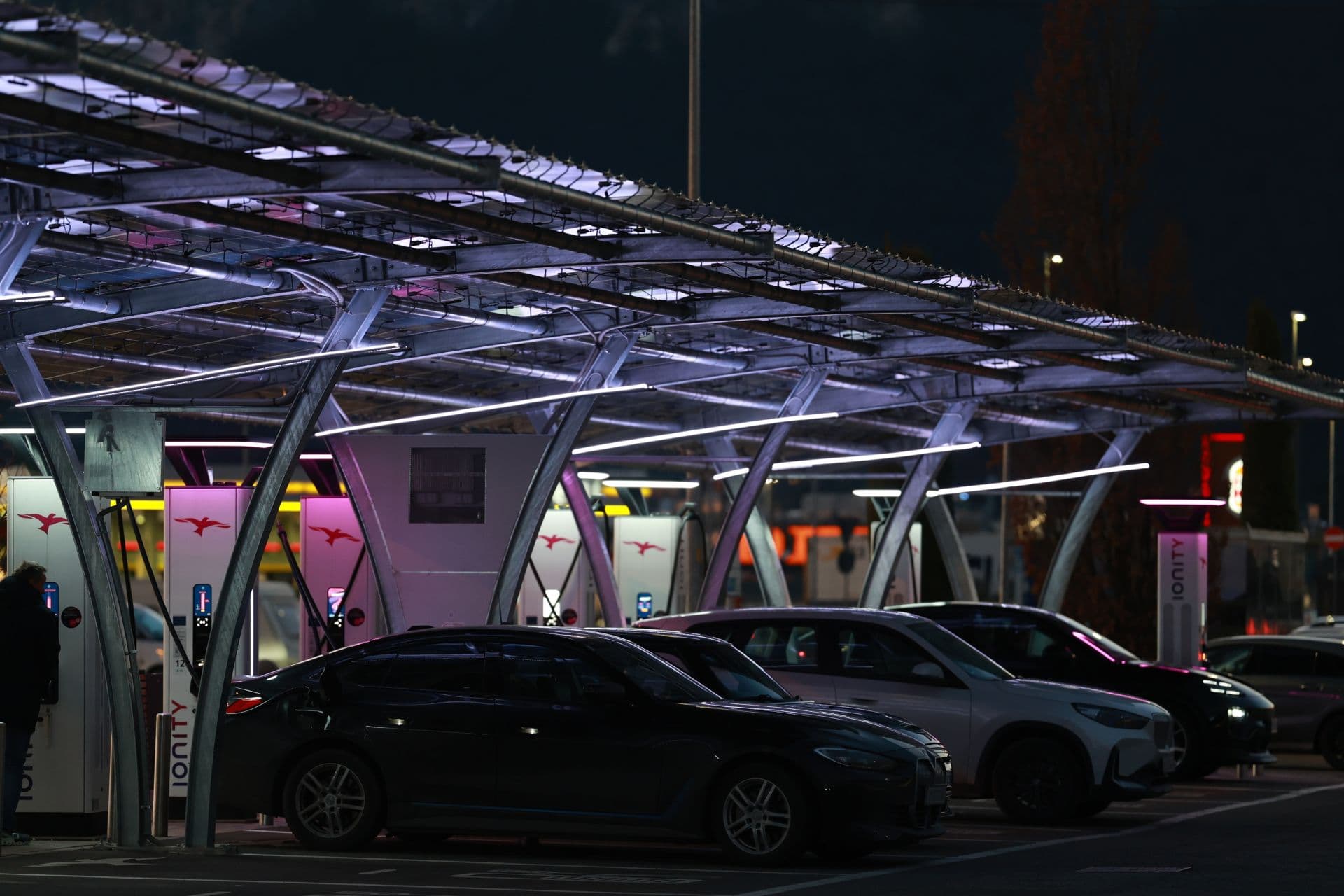 Cover Image for Ionity führt günstigere Jahresabos fürs Schnellladen ein