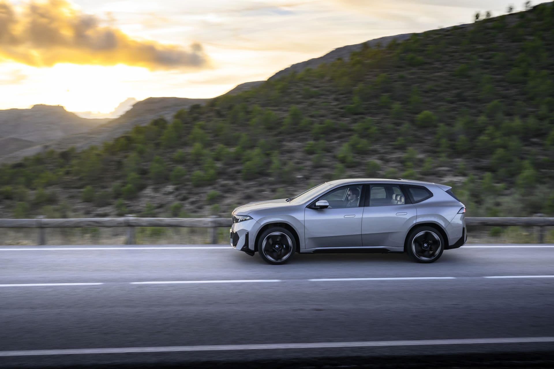 Cover Image for BMW iX3: Erste Fahrt zeigt großen Technologiesprung