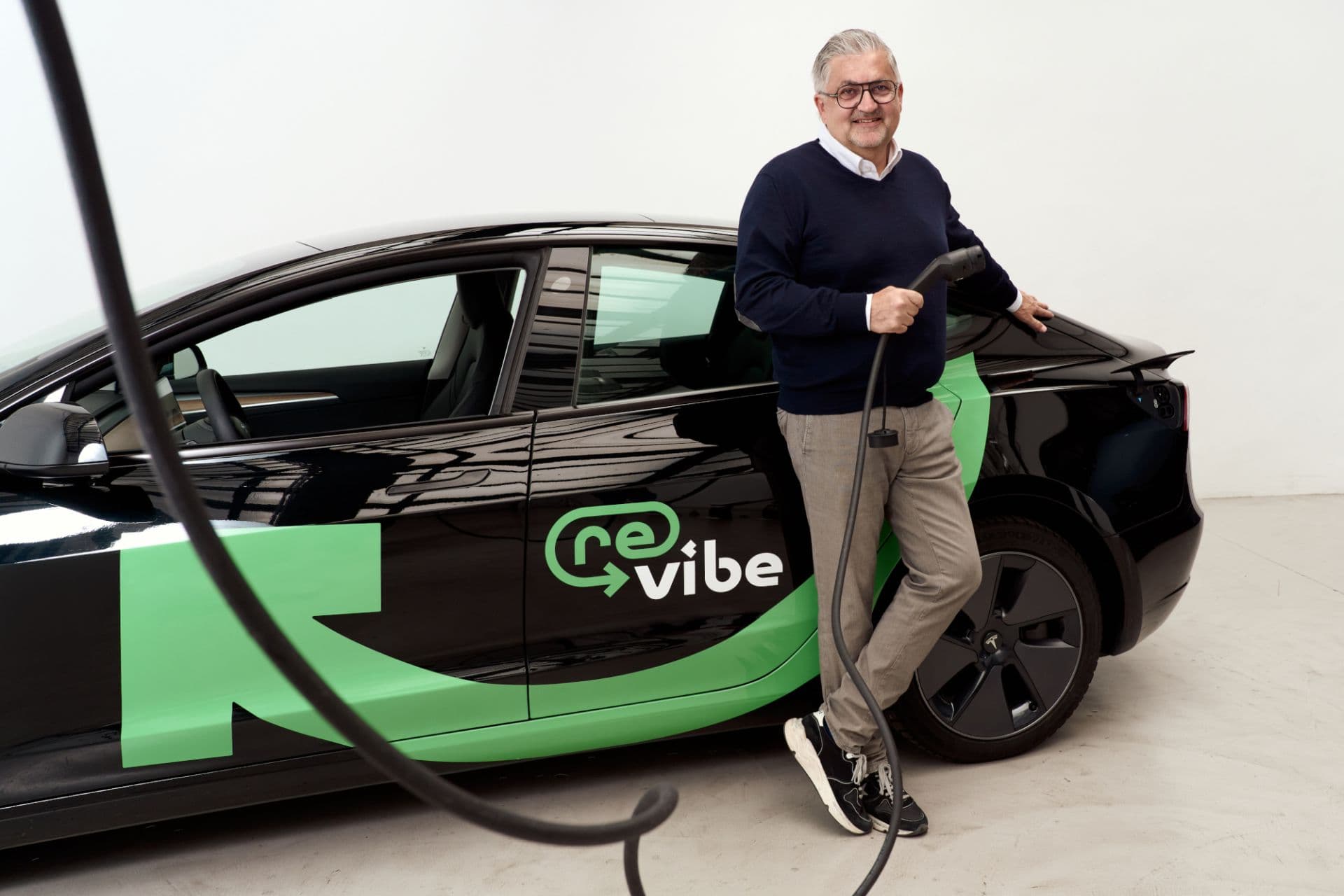 Vibe Revibe macht E-Autos günstig und nachhaltig