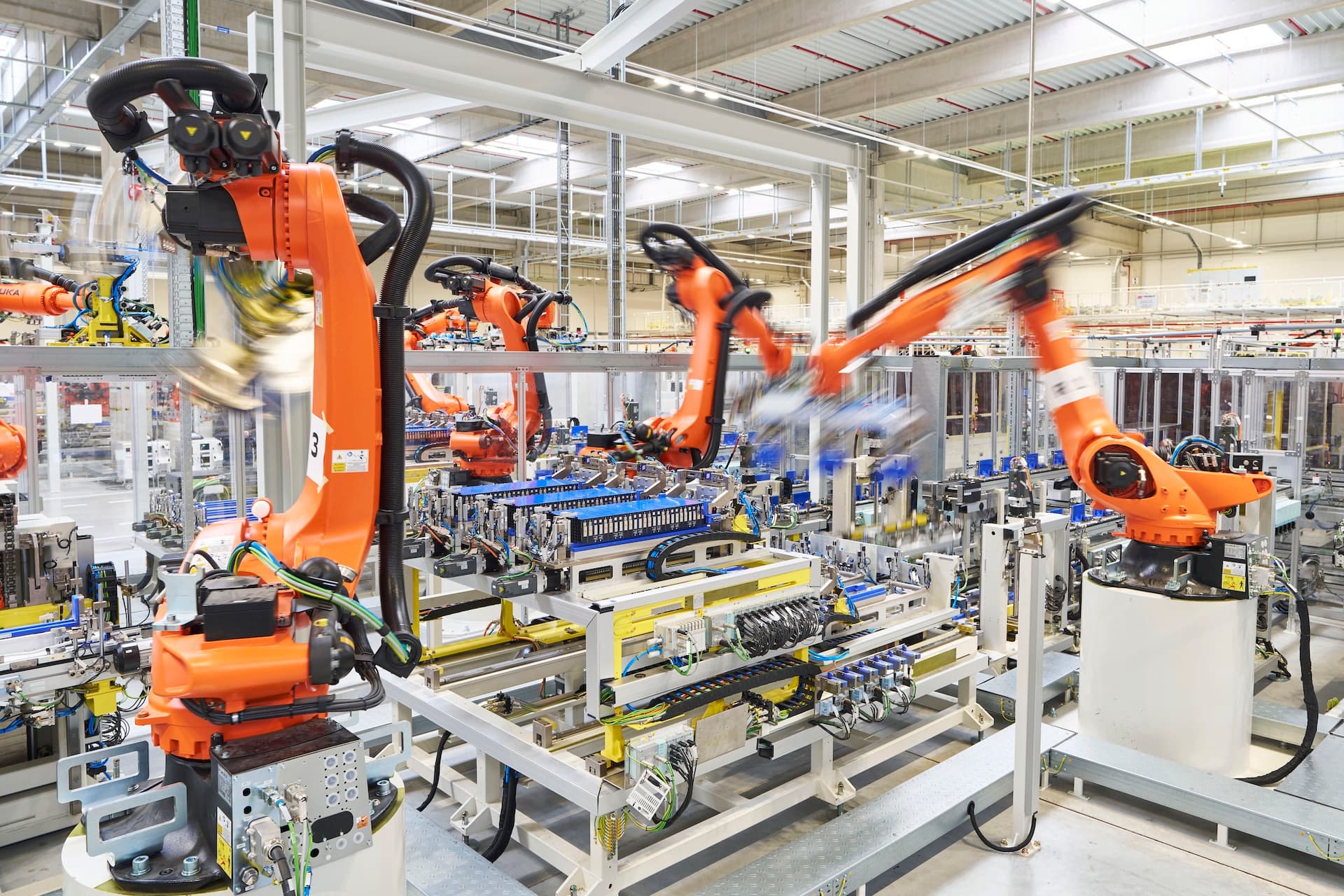 Škoda eröffnet neue Montagehalle für Batteriesysteme