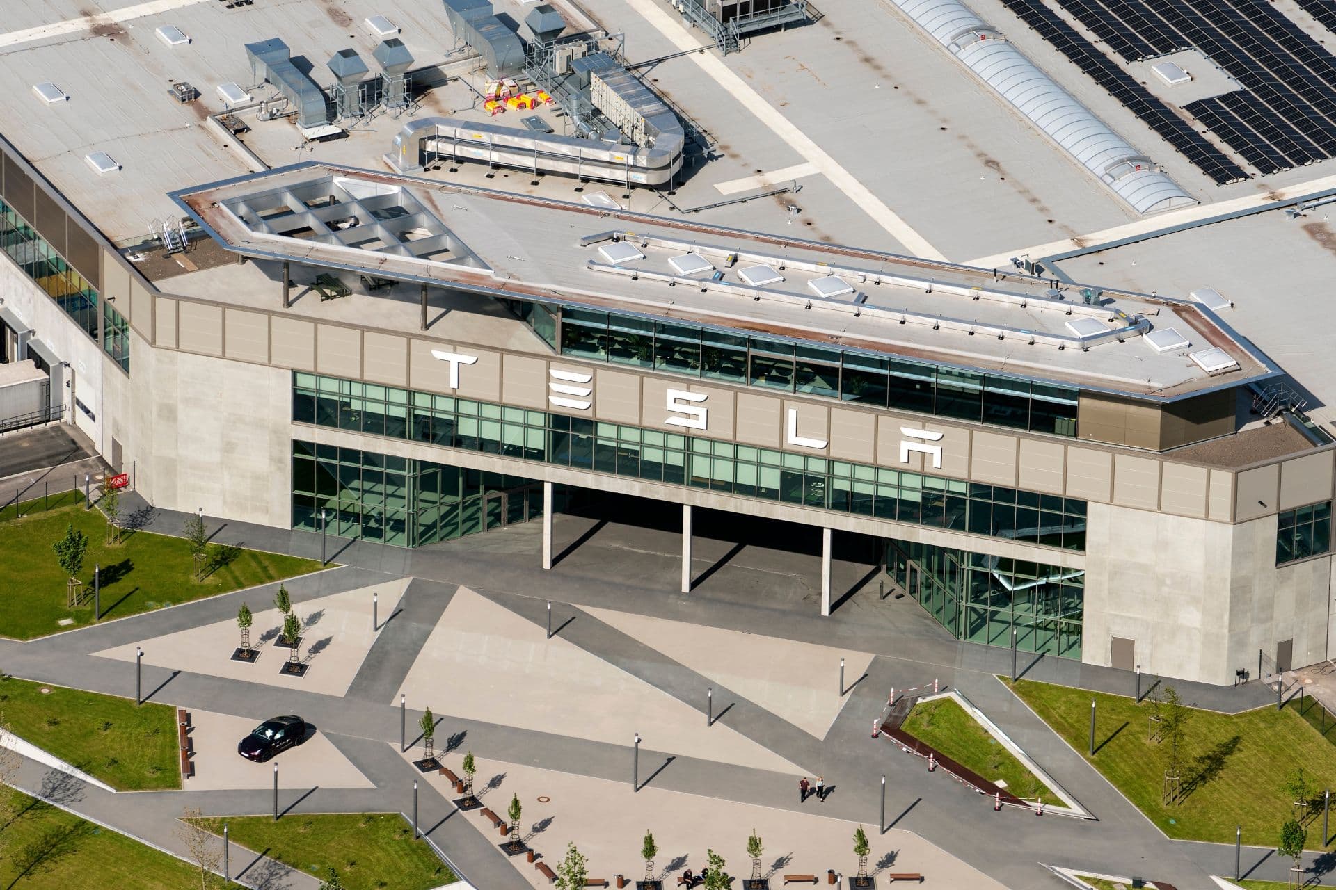 Offener Schlagabtausch: Tesla gegen Handelsblatt