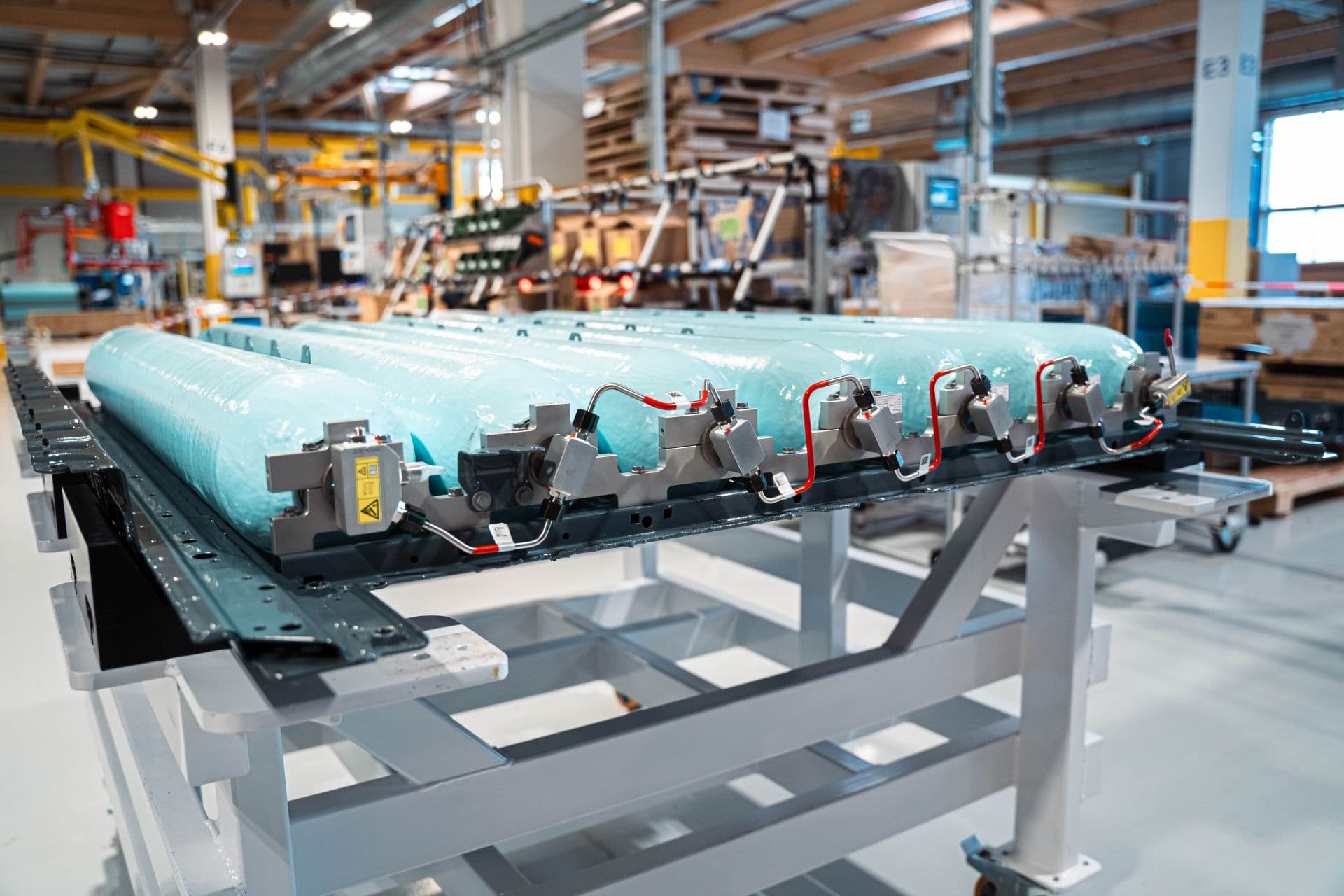 BMW setzt auf Flachspeicher für mehr Wasserstoffreichweite