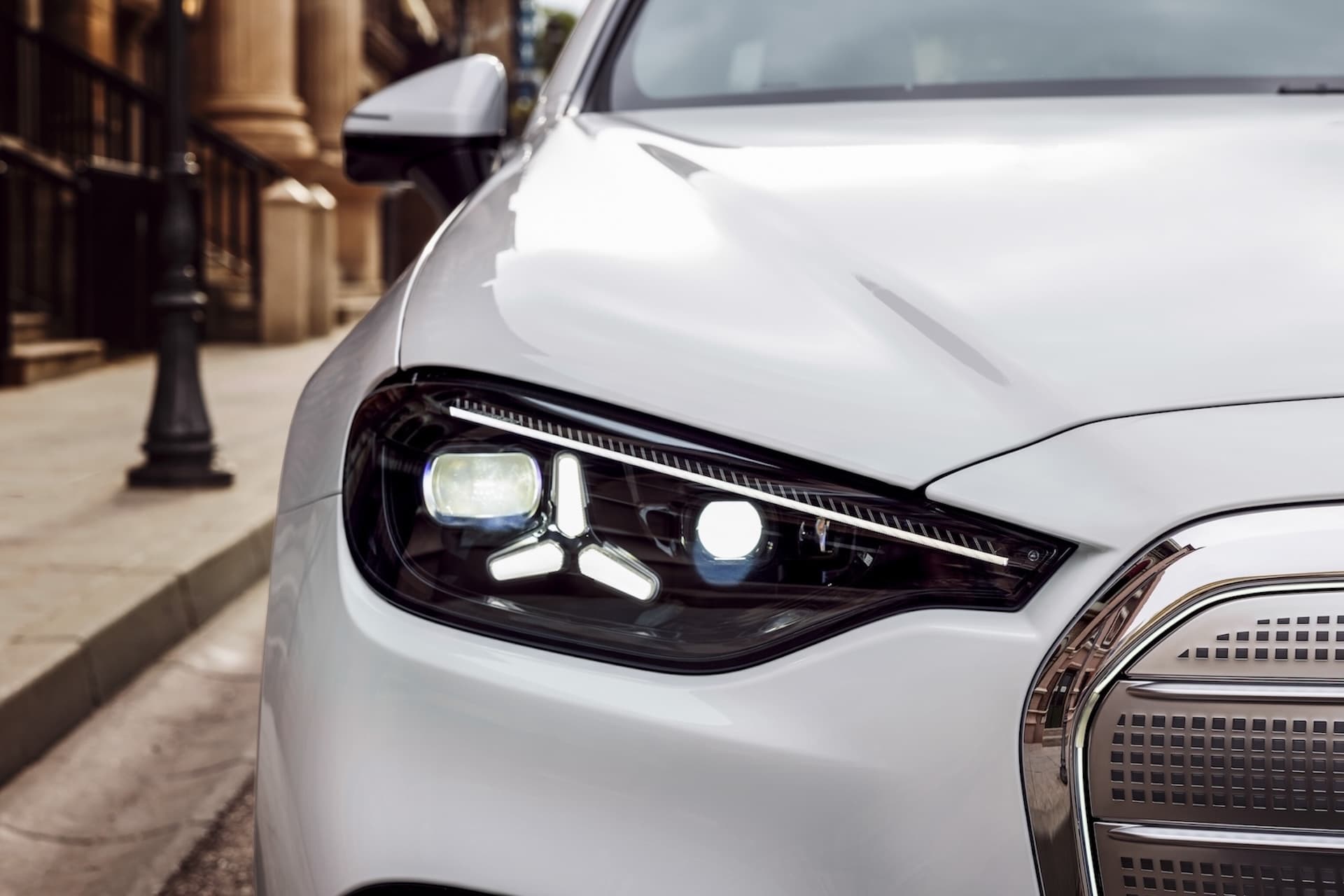 Weltpremiere Mercedes C-Klasse EQ: Schrittmacher einer neuen Ära