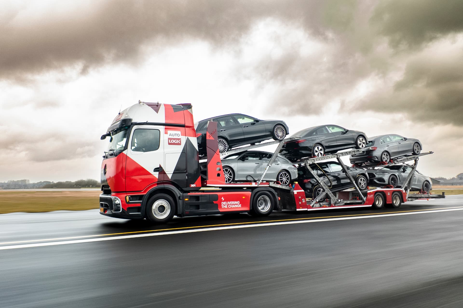 E-Truck Mercedes-Benz eActros erstmals als Autotransporter unterwegs