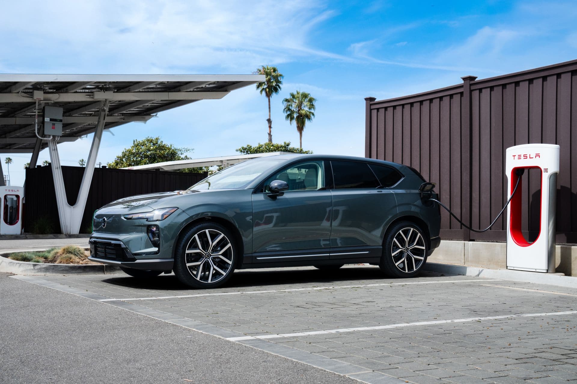 Europa: 20.000 Tesla Supercharger für Volvo nutzbar