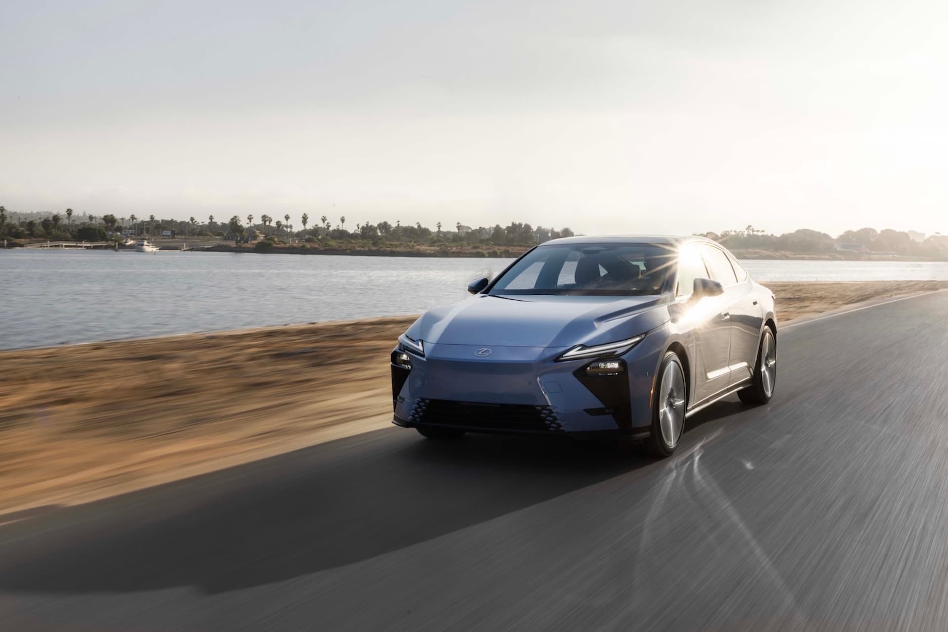 Lexus ES 350e im Test: Ein lässiger Cruiser mit Beschützerinstinkt
