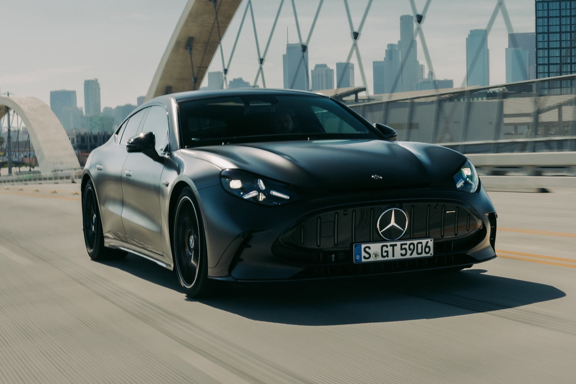 Mercedes-AMG GT 4-Türer Coupé startet