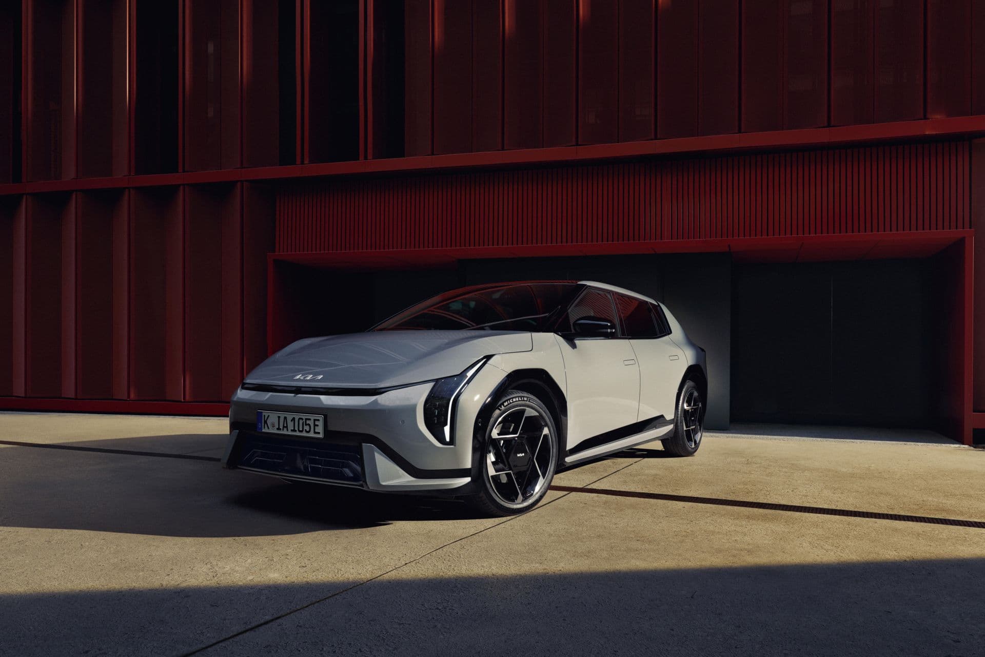 Kia EV4 erhält Allradantrieb und schnelleres AC-Laden