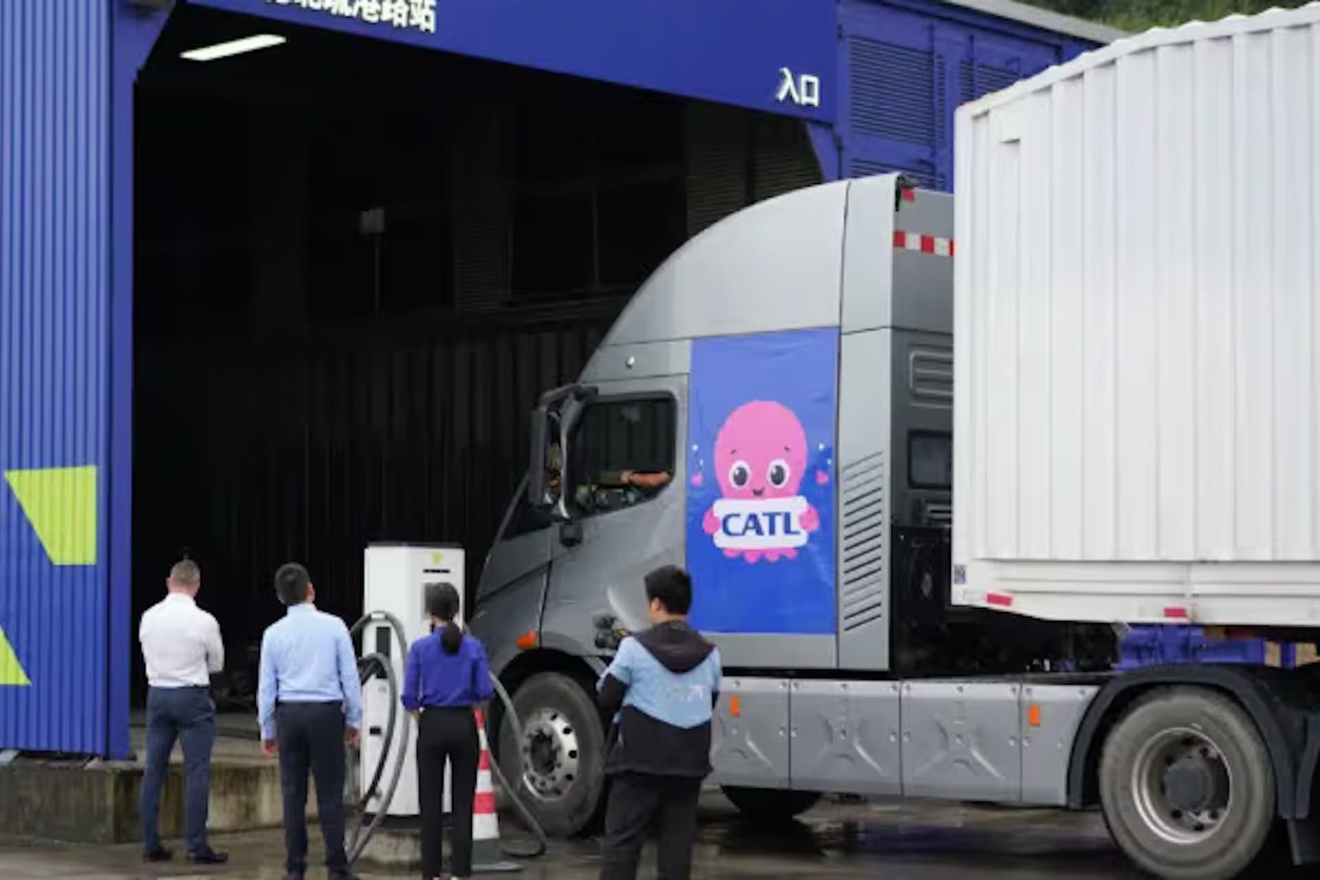 Octopus Energy und CATL bauen Wechselstationen für E-Lkw
