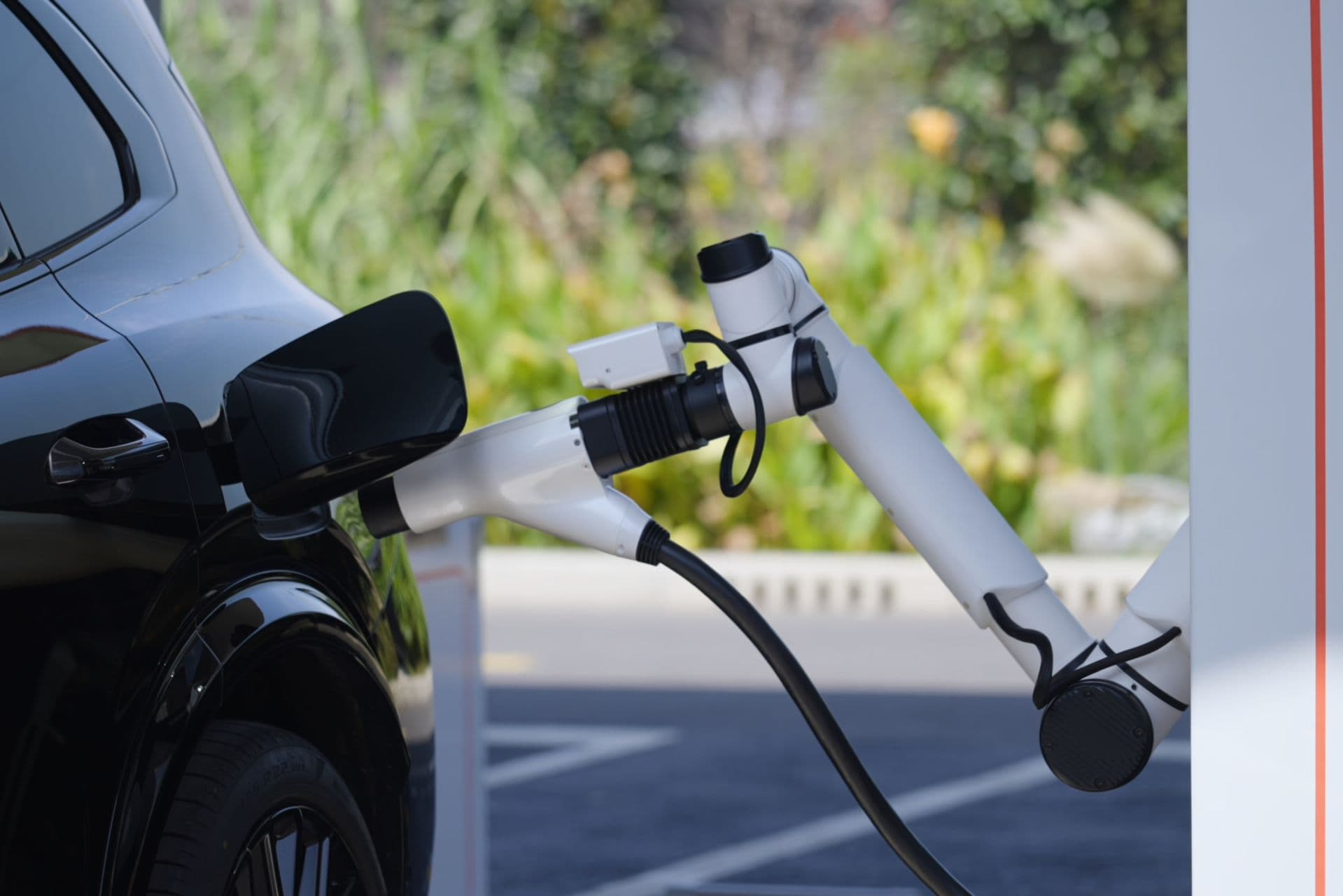Geely sucht Partner für 1000-kW-Ladestationen in Deutschland