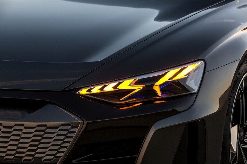 Detailaufnahme Scheinwerfer Audi e-tron GT concept
