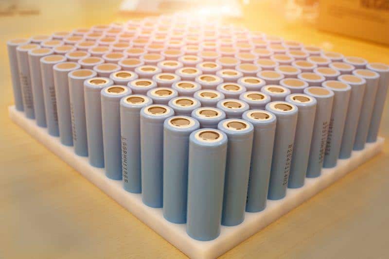 Produktions-Zwischenschritt eines einzelnen Battery-Pack, das mit dem neuen ecovolta Li-Ionen-Sicherheitskonzept ausgestattet wird.