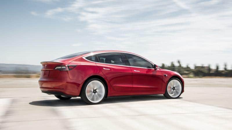 Tesla Model 3 unterwegs