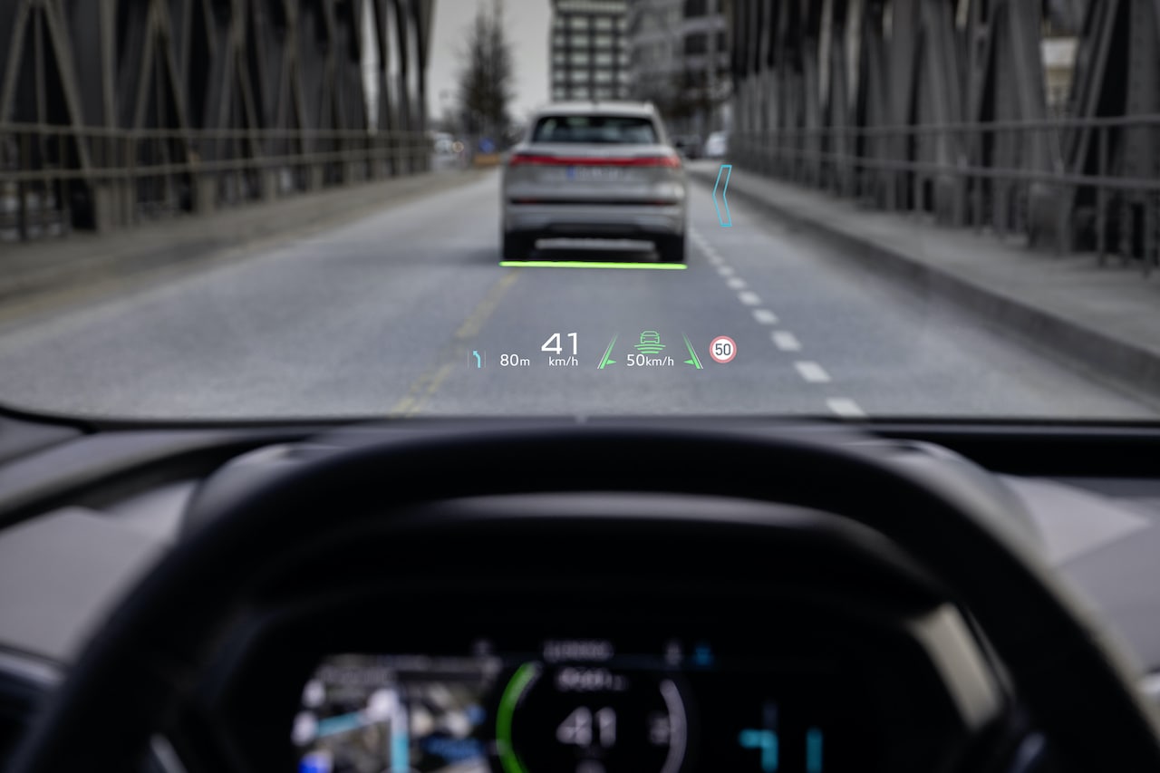 Audi-Elektroauto-Q4-e-tron-Innenraum-Cockpit-Head-up-Display